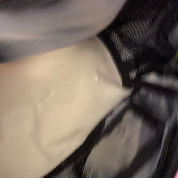 Timbuk2 brand cargo bag. Used with a few imperfections as shown in pictures - Picture 5 of 8